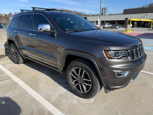 Used 2019 Jeep Grand Cherokee Limited w/ Luxury Group II image 12