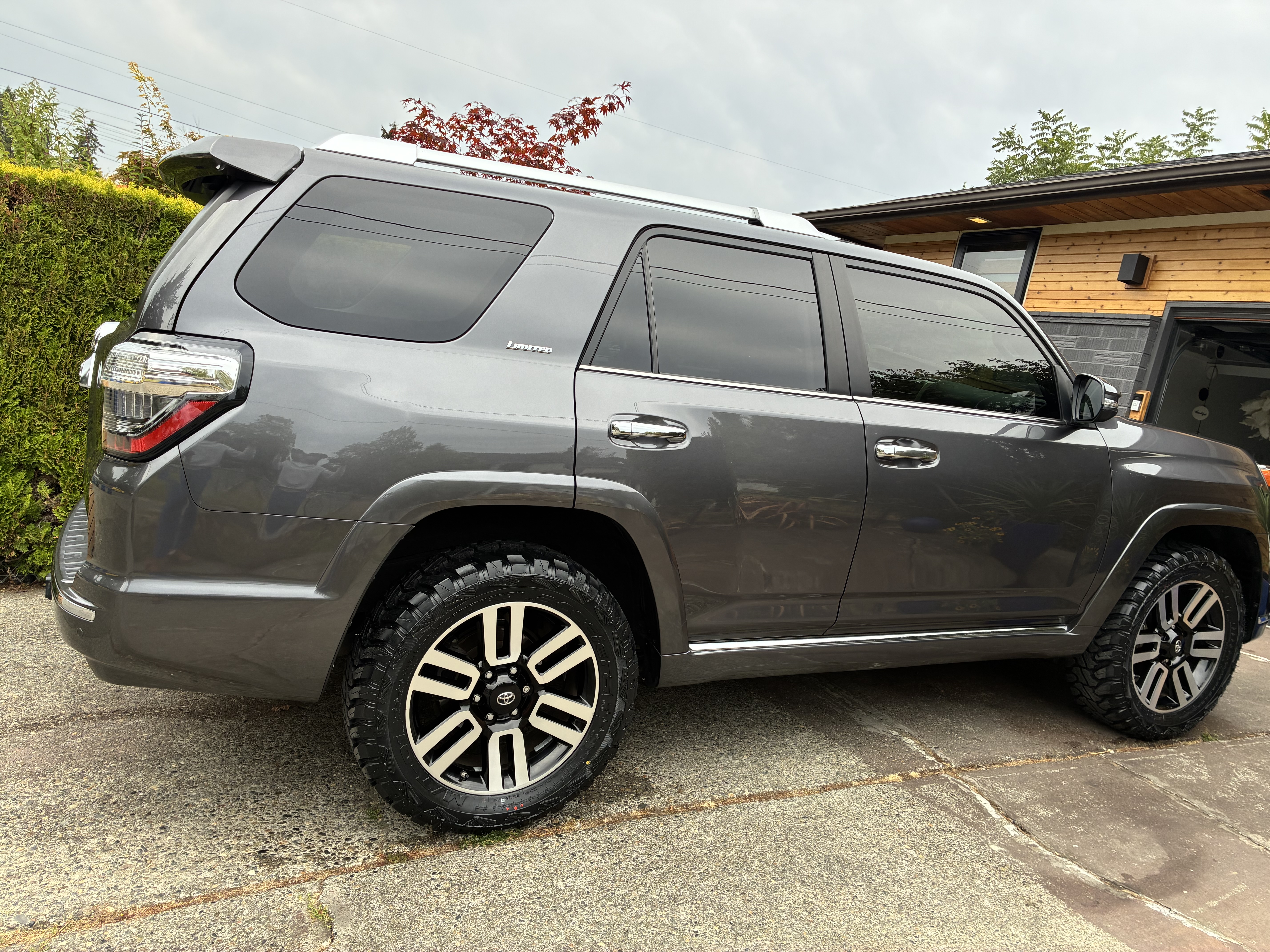 Used 2021 Toyota 4Runner Limited AWD/4WD image 10