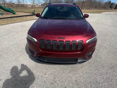 Used 2019 Jeep Cherokee Latitude Plus image 2