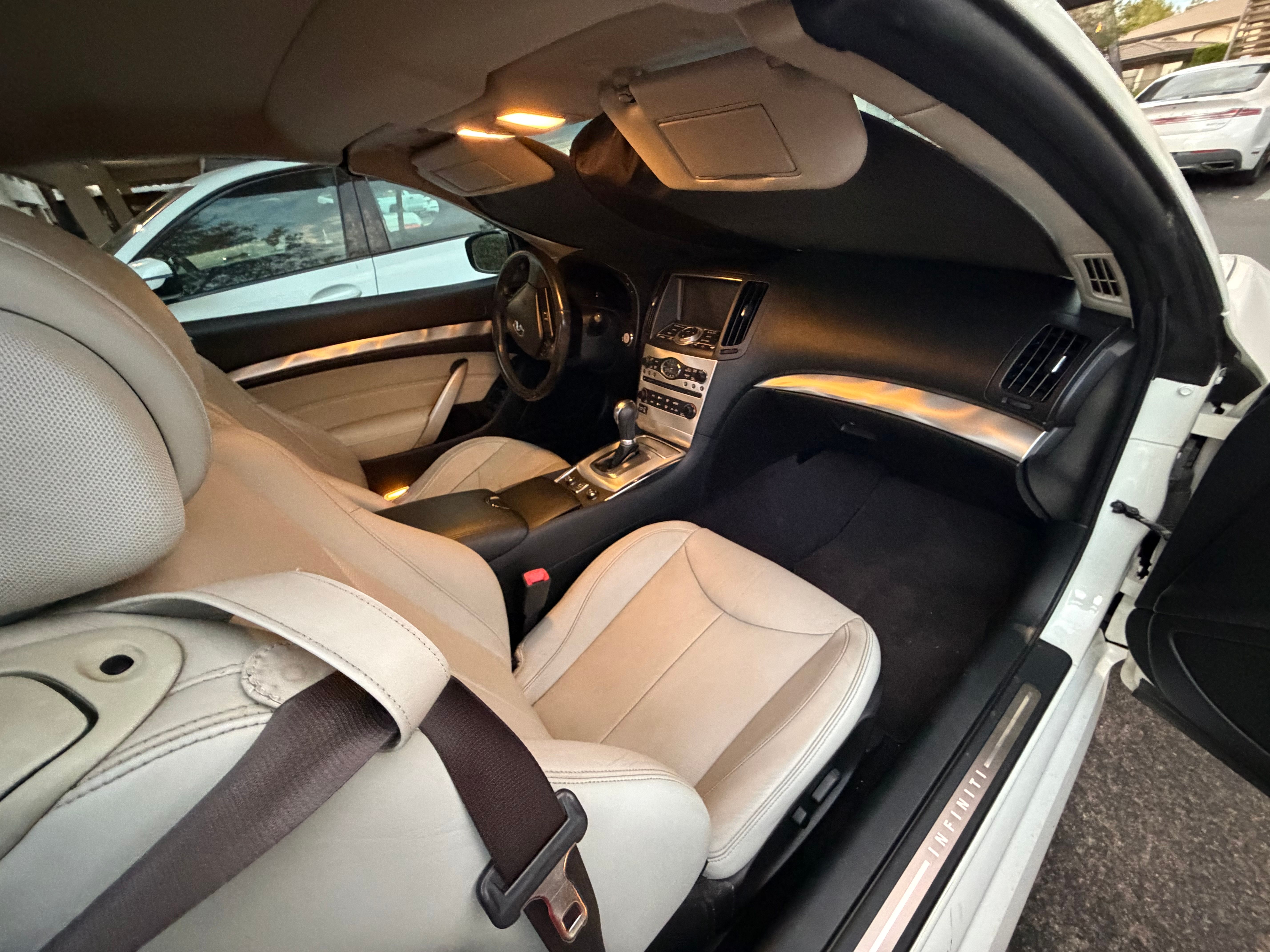 Used 2010 INFINITI G37 Convertible w/ Premium Pkg RWD image 17
