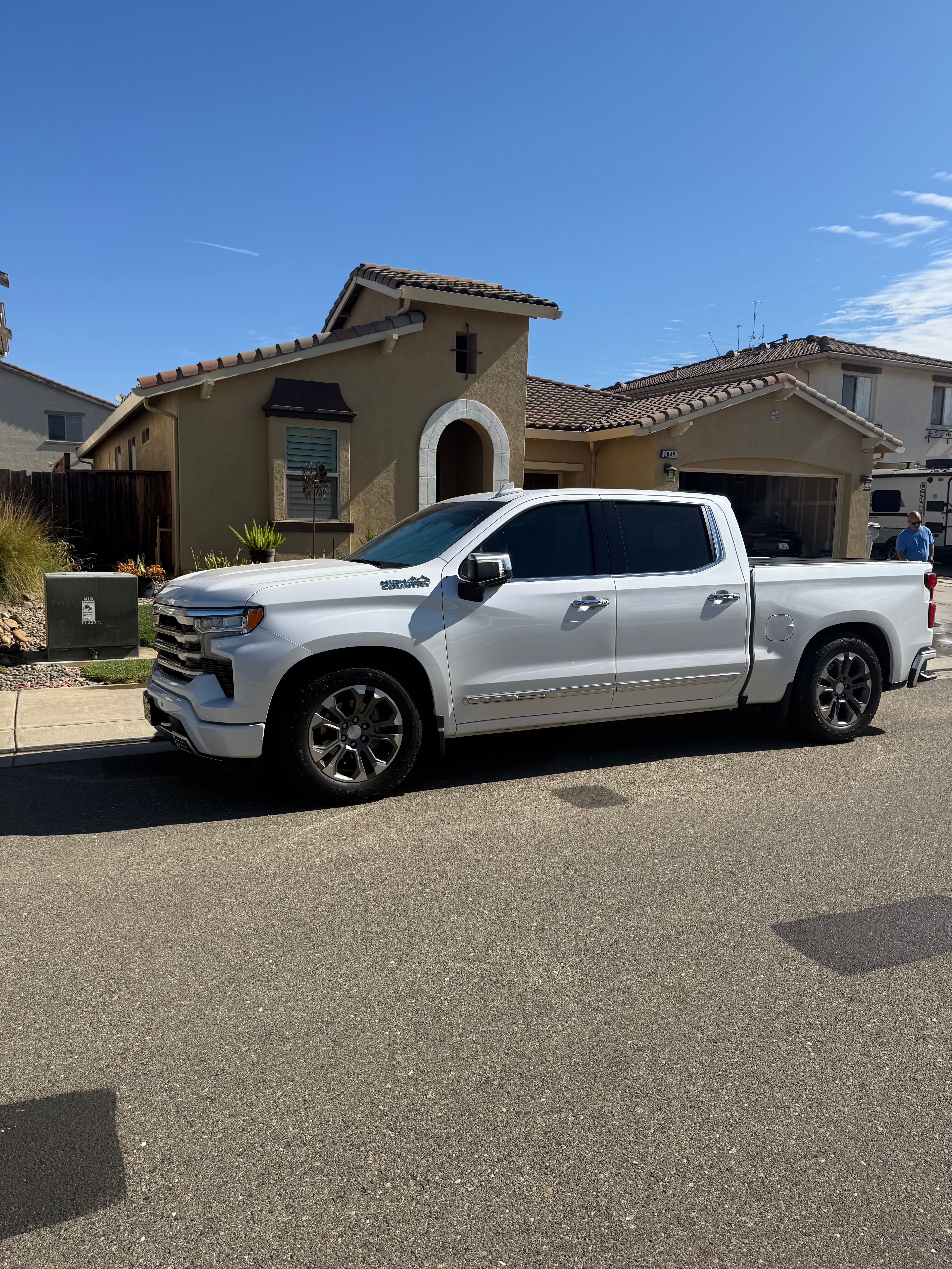 Used 2024 Chevrolet Silverado 1500 High Country w/ Technology Package RWD image 1