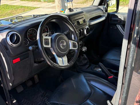 Used 2016 Jeep Wrangler Unlimited Rubicon image 6