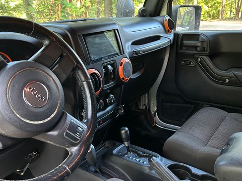 Used 2011 Jeep Wrangler Unlimited Sport AWD/4WD image 8