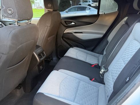 Used 2019 Chevrolet Equinox LS w/ LS Convenience Package FWD image 16