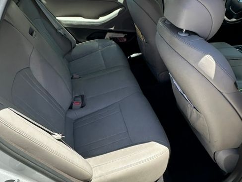 Used 2018 Genesis G80 3.8 RWD image 12