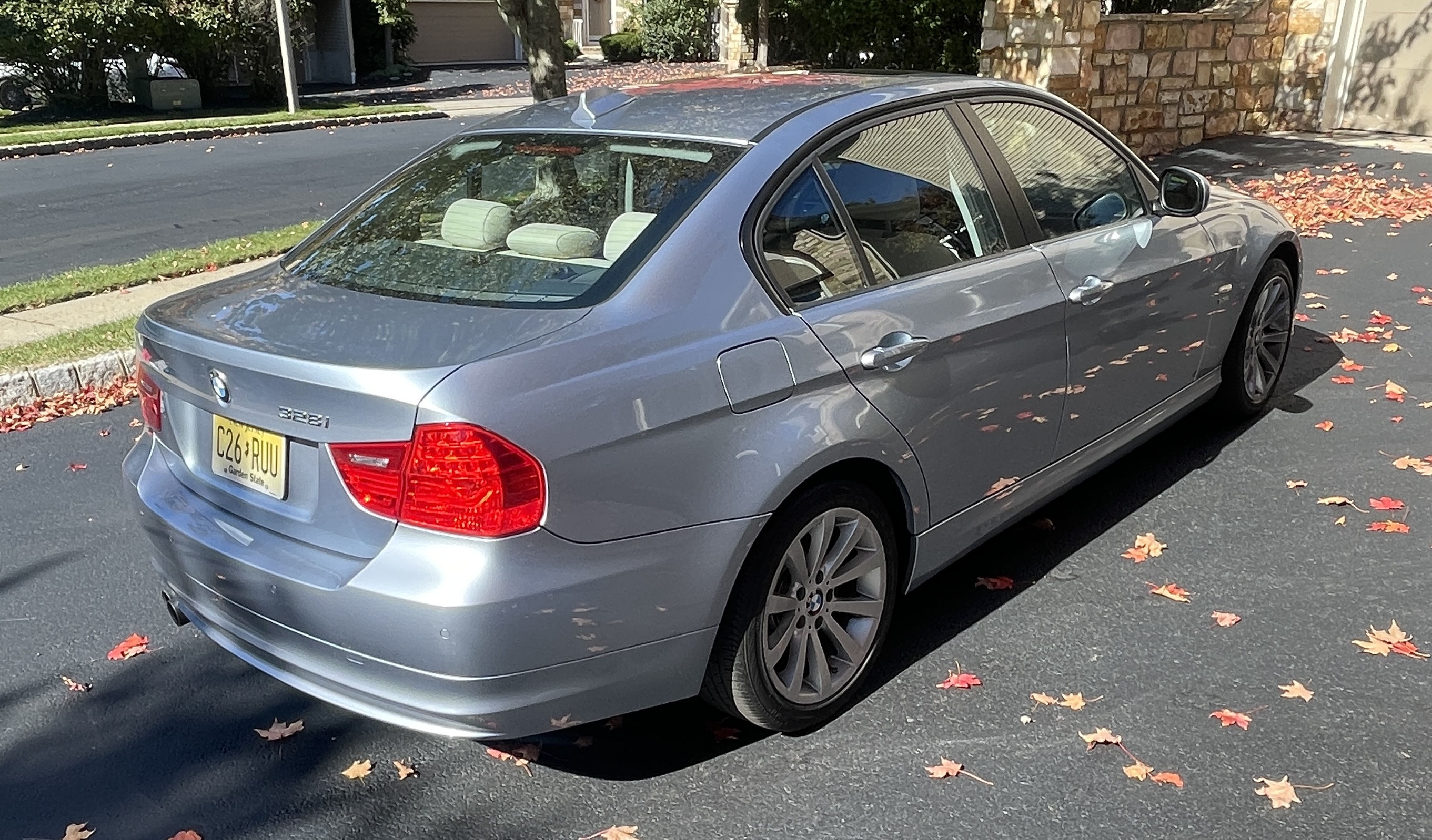 Used 2011 BMW 328i xDrive Sedan AWD/4WD image 8