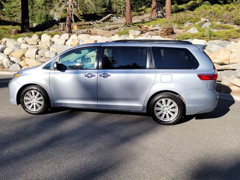 Used 2015 Toyota Sienna Limited Premium image 21