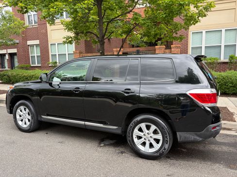 Used 2012 Toyota Highlander FWD image 4
