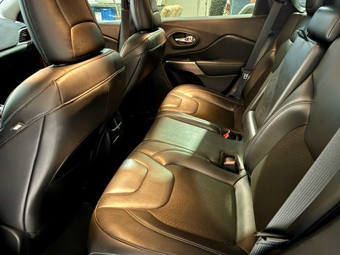 Used 2020 Jeep Cherokee Latitude Plus image 16