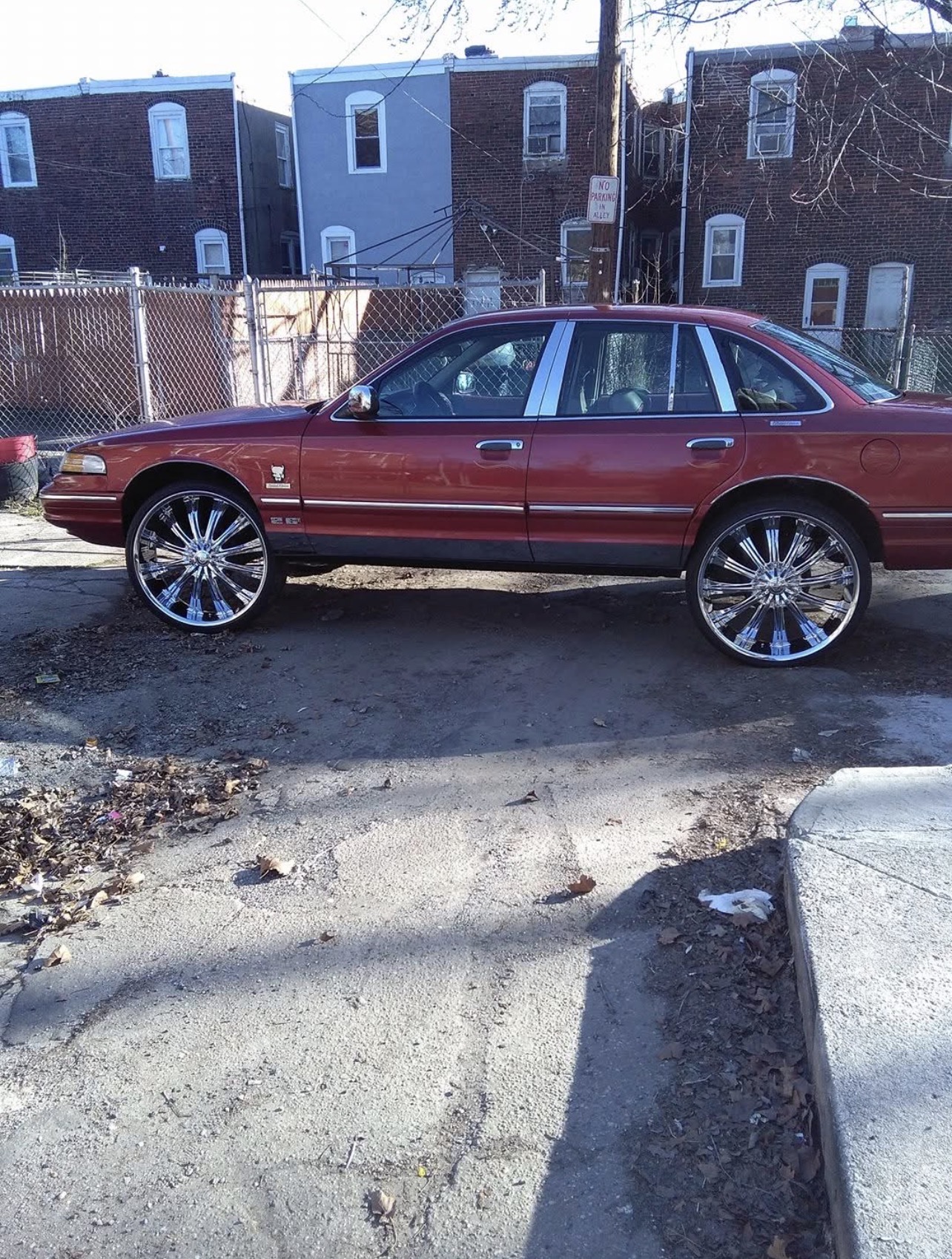 Used 1997 Ford Crown Victoria LX RWD image 1