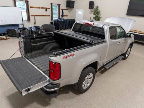 Used 2017 Chevrolet Colorado LT AWD/4WD image 17