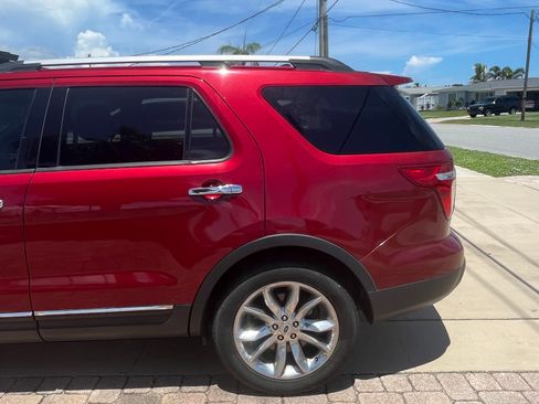 Used 2014 Ford Explorer XLT w/ Equipment Group 202A FWD image 4
