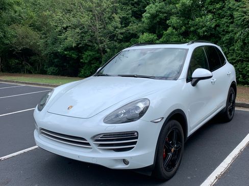 Used 2014 Porsche Cayenne Platinum Edition AWD/4WD image 2