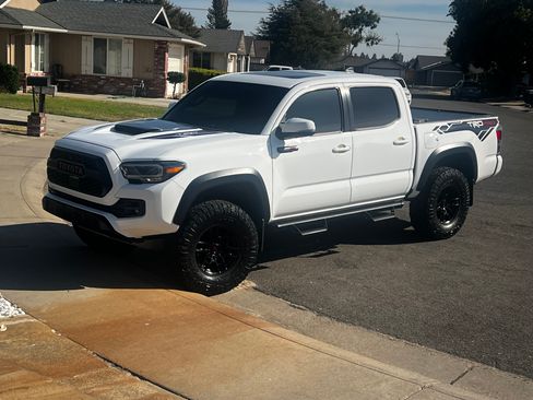Used 2020 Toyota Tacoma TRD Pro AWD/4WD image 12