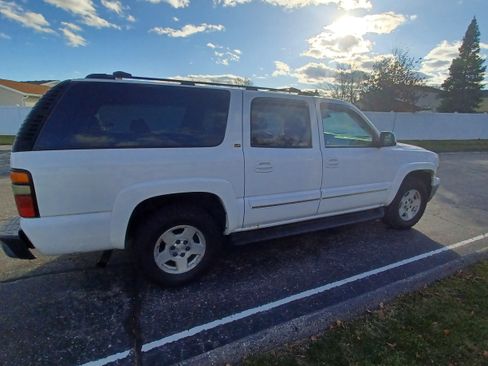 Used 2004 Chevrolet Suburban LT w/ Preferred Equipment Group image 5