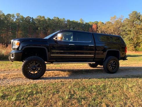 Used 2015 GMC Sierra 2500 Denali w/ Duramax Plus Package image 5