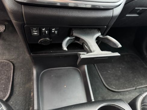 Used 2017 Toyota Sienna SE w/ SE Preferred Package image 2