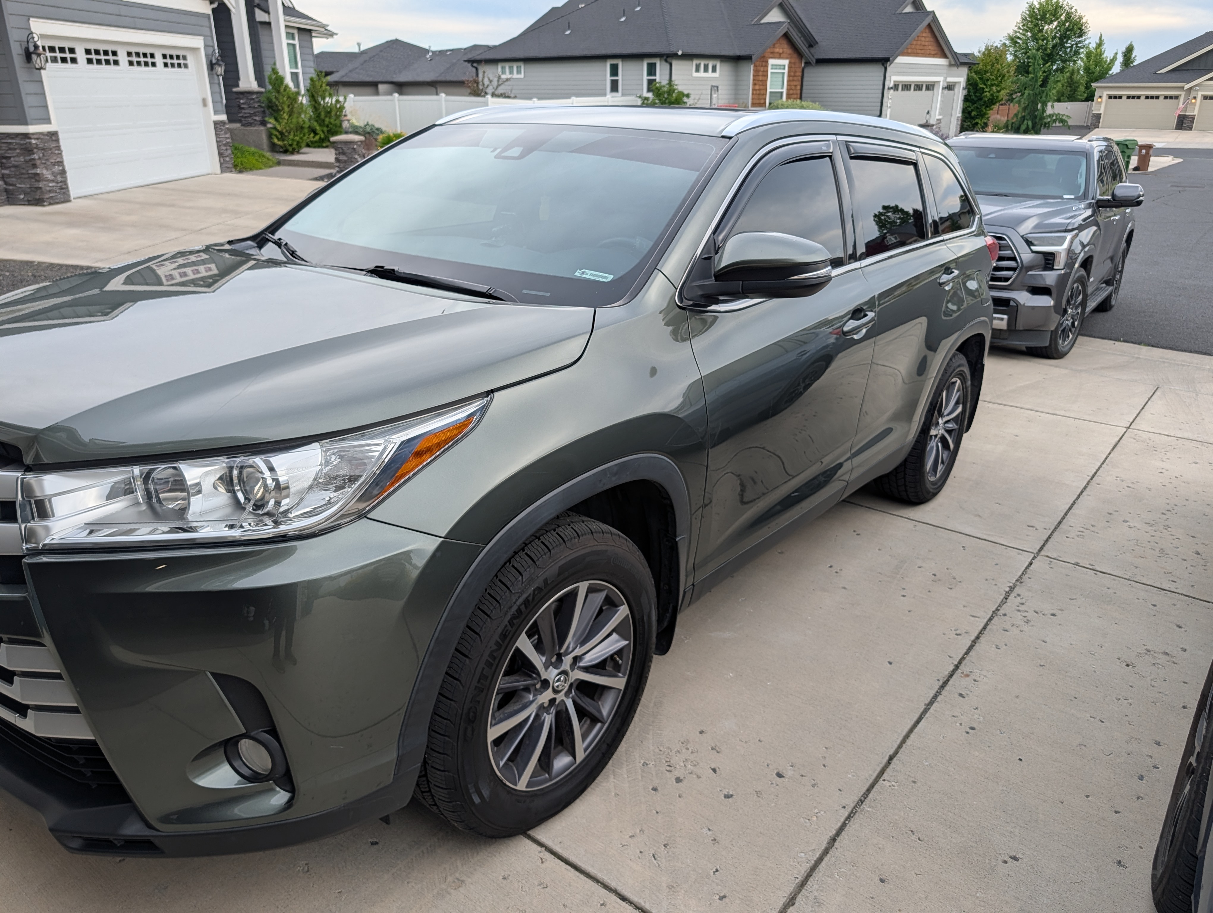 Used 2019 Toyota Highlander XLE AWD/4WD image 4