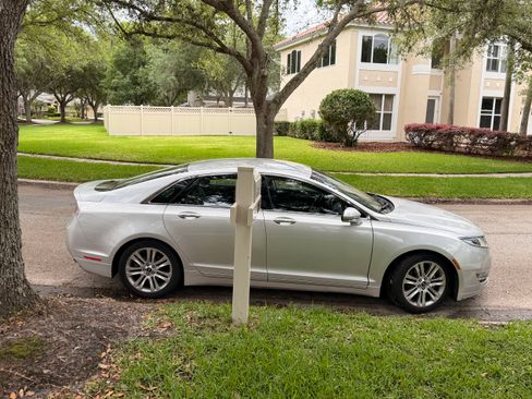 Used 2015 Lincoln MKZ Hybrid image 2