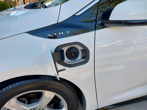 Used 2019 Chevrolet Volt LT FWD image 8
