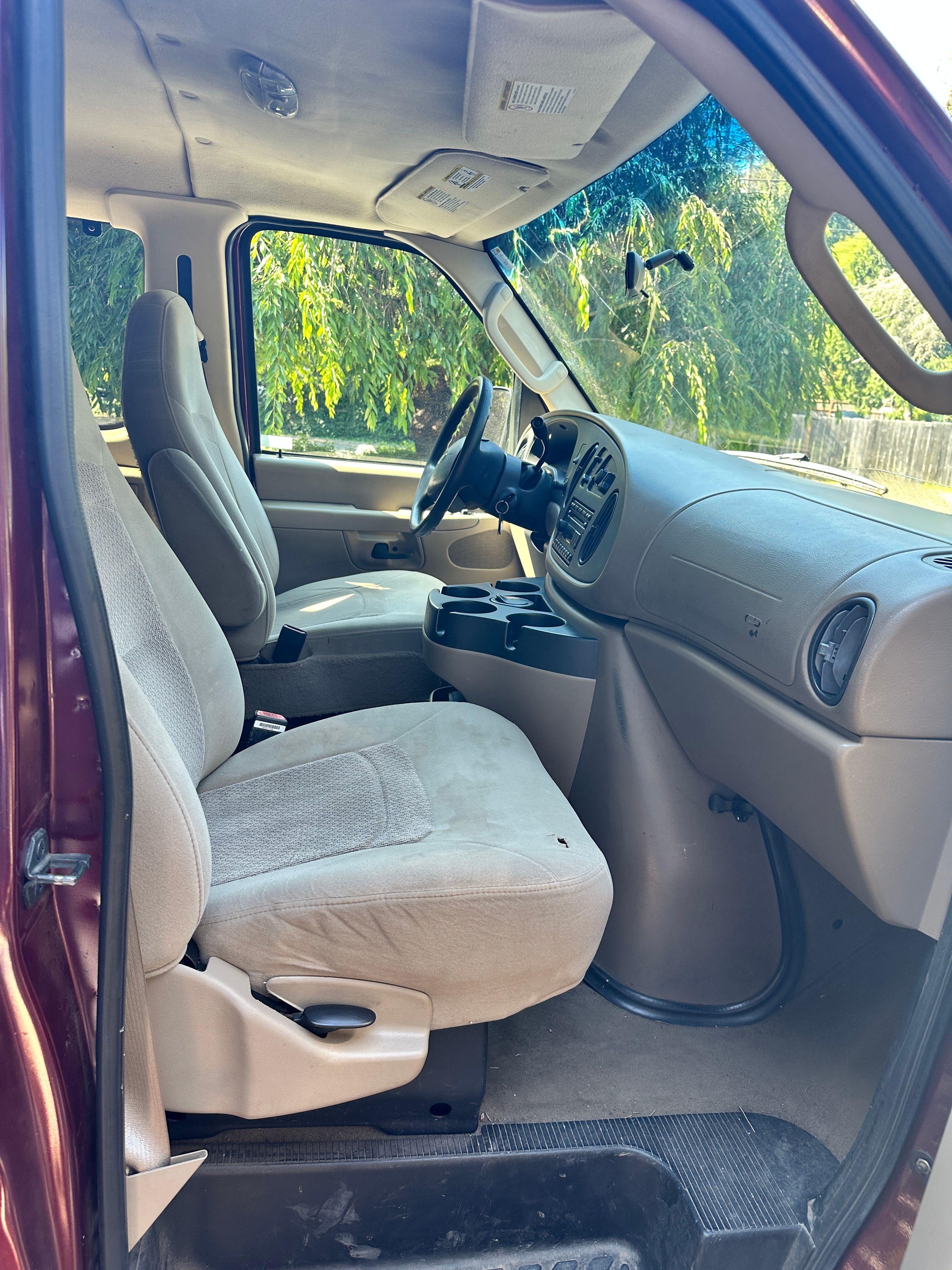 Used 2006 Ford E-350 and Econoline 350 XL RWD image 6