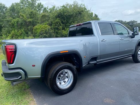 Used 2024 GMC Sierra 3500 Denali w/ Denali Reserve Package AWD/4WD image 2