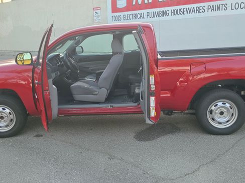 Used 2013 Toyota Tacoma 2WD Access Cab image 8