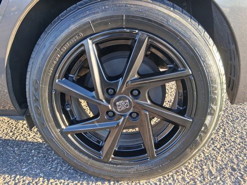 Used 2016 Toyota Prius C Three image 12