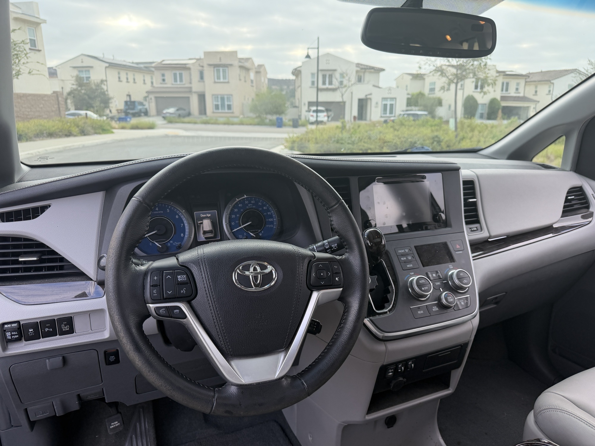 Used 2016 Toyota Sienna XLE FWD image 11