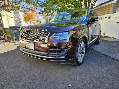 Used 2020 Land Rover Range Rover HSE image 2