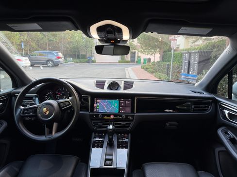 Used 2022 Porsche Macan image 11