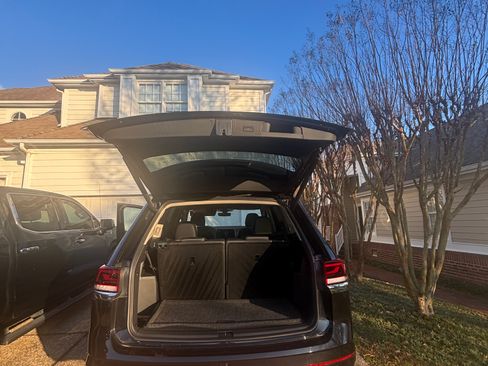 Used 2025 Volkswagen Atlas SEL Premium R-Line image 4