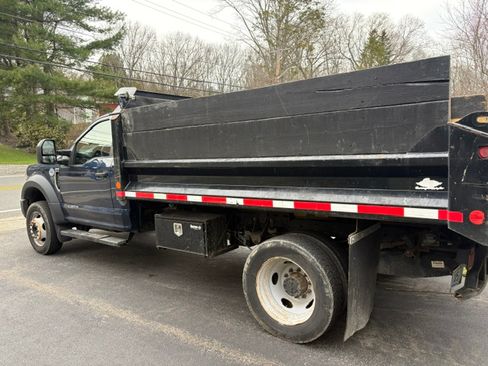 Used 2017 Ford F550 2WD Regular Cab Super Duty image 1