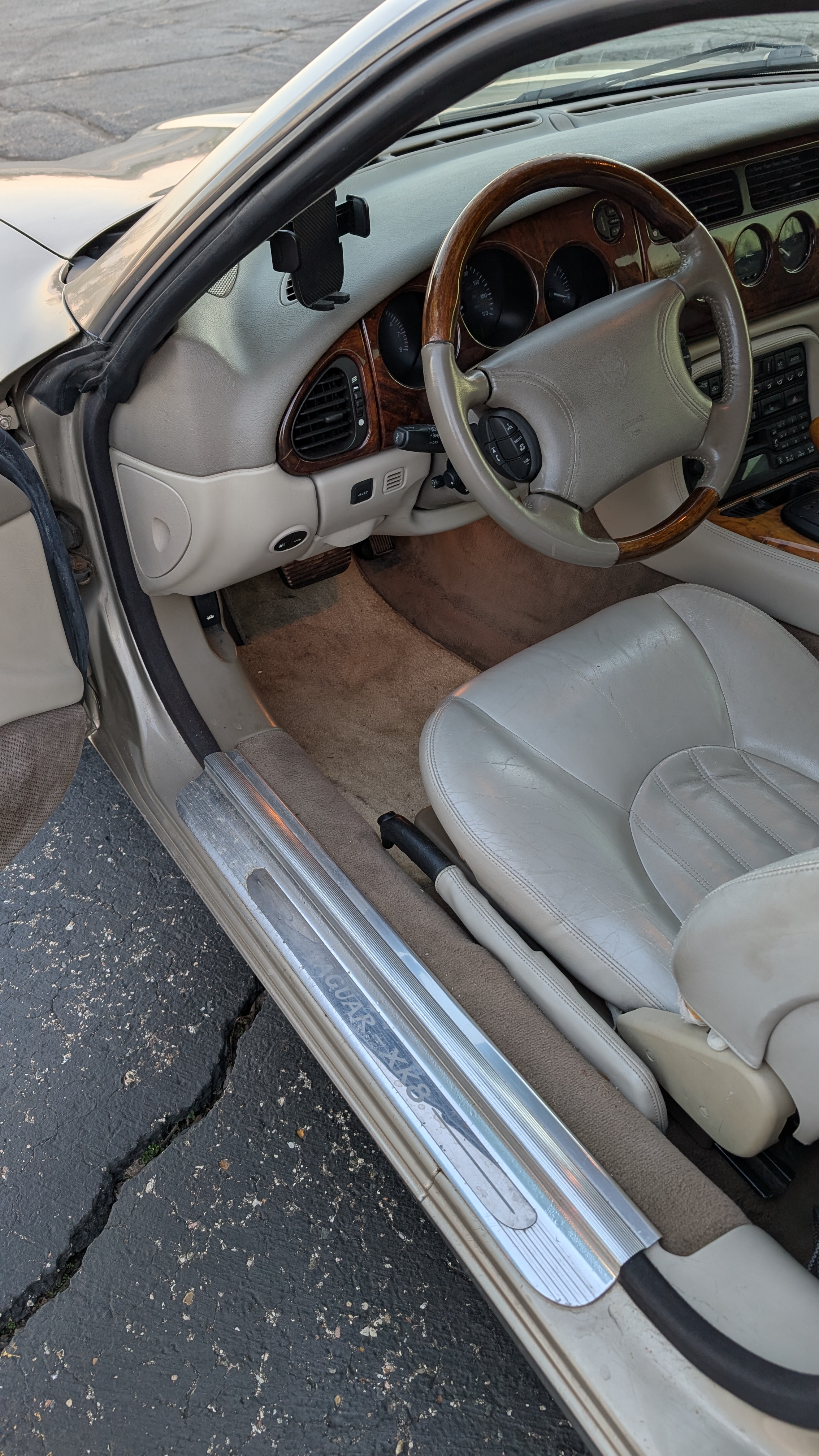 Used 1998 Jaguar XK8 Coupe RWD image 13
