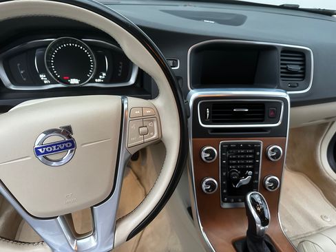 Used 2016 Volvo S60 T5 Inscription Platinum image 8