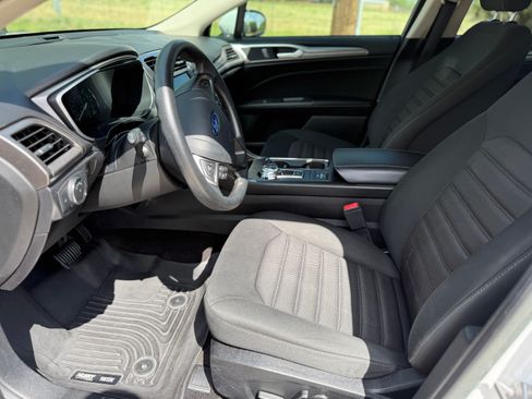 Used 2019 Ford Fusion SE FWD image 22