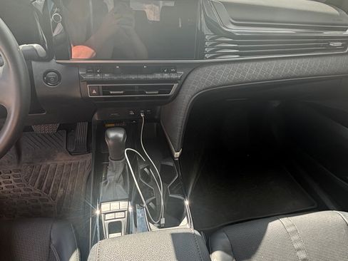 Used 2025 Toyota Camry XLE image 15