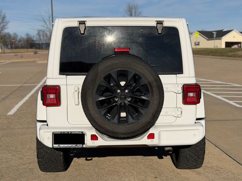 Used 2022 Jeep Wrangler Unlimited Sahara image 8