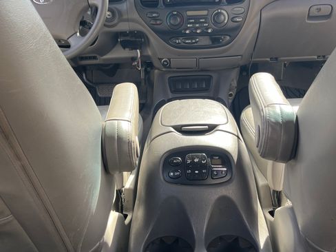 Used 2005 Toyota Sequoia SR5 AWD/4WD image 15
