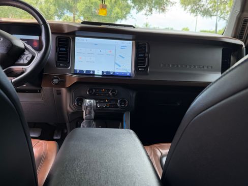 Used 2022 Ford Bronco Outer Banks AWD/4WD image 14