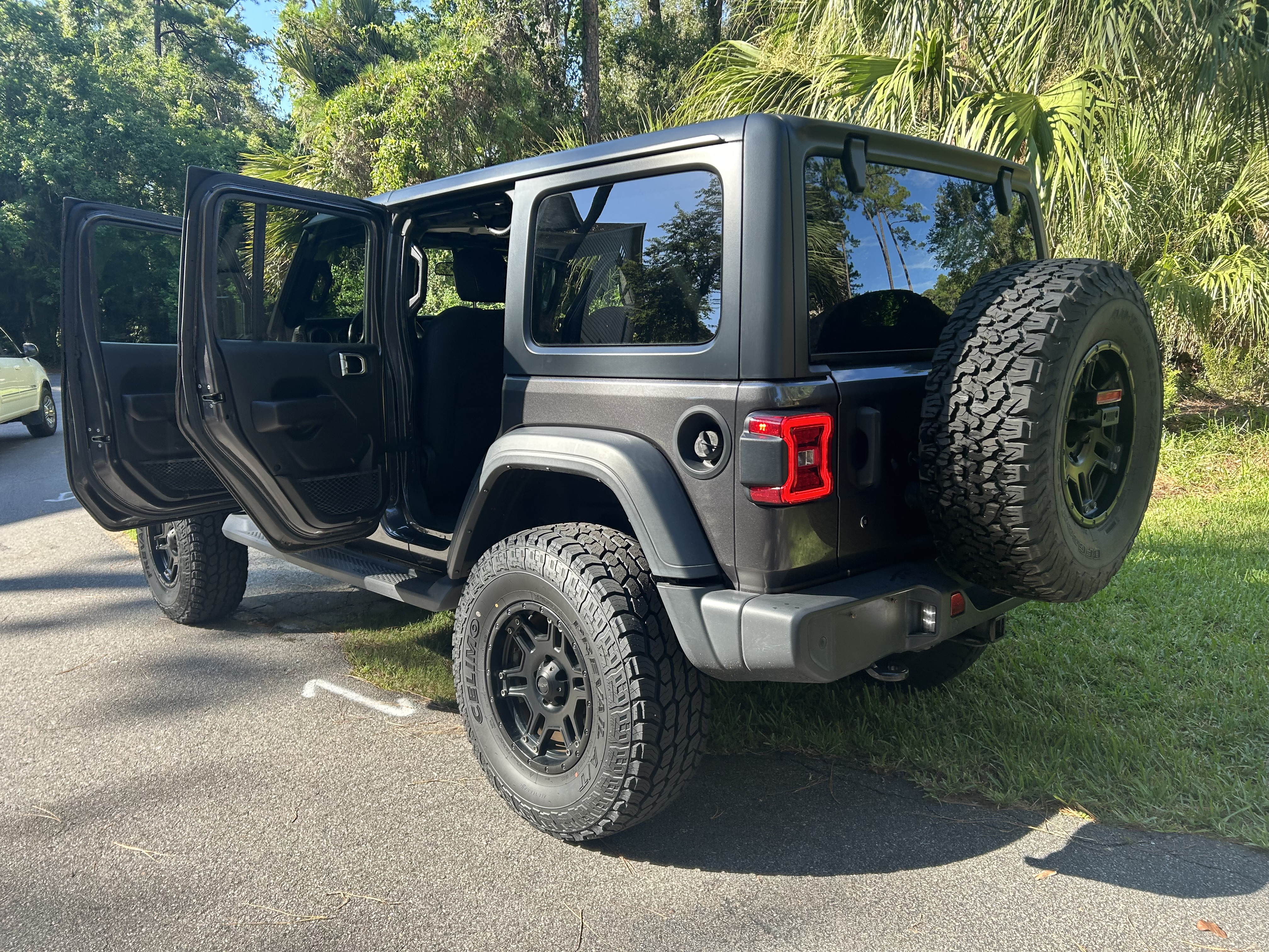 Used 2018 Jeep Wrangler Unlimited Sport S AWD/4WD image 13
