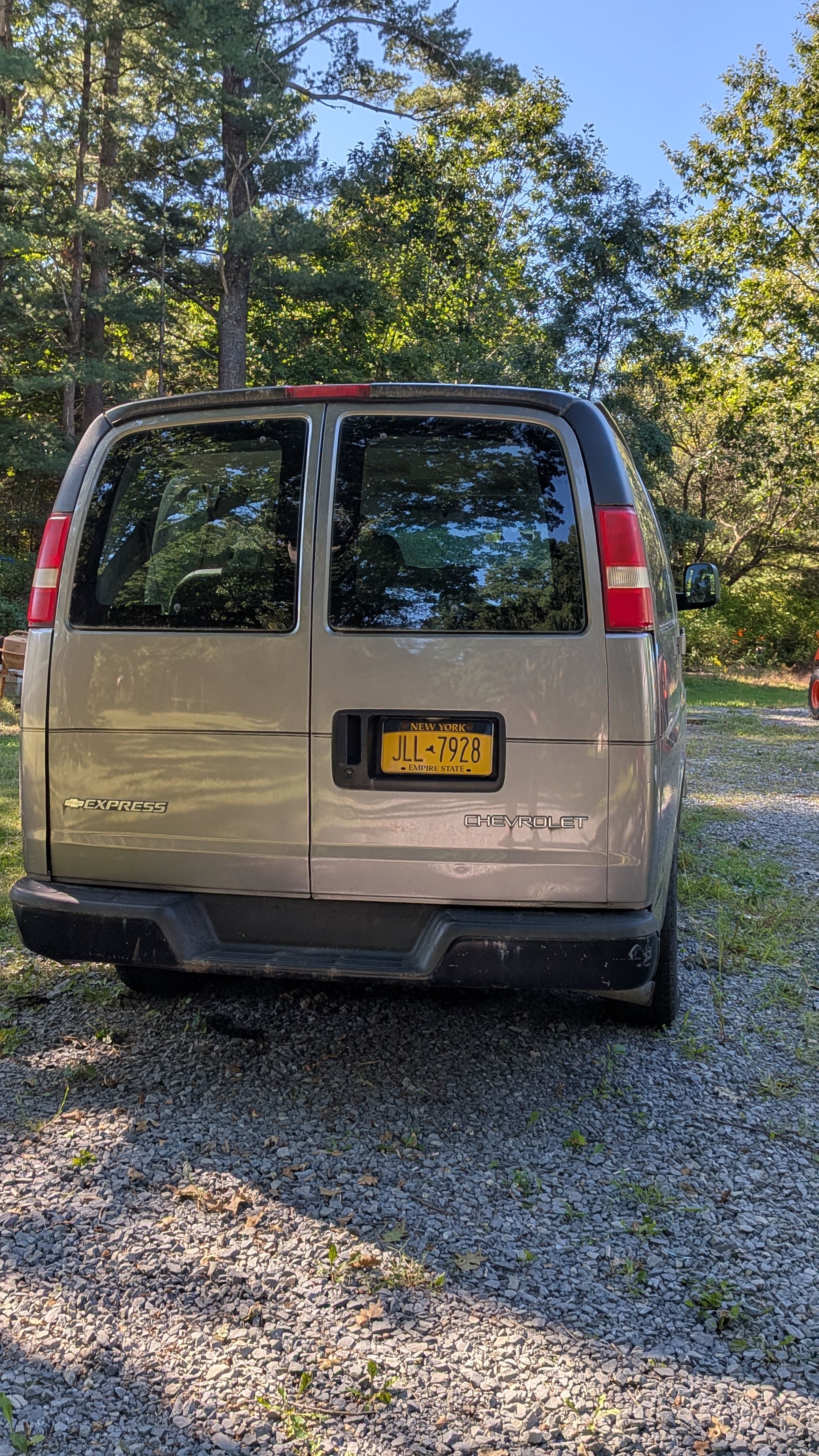 Used 2006 Chevrolet Express 2500 Passenger RWD image 2