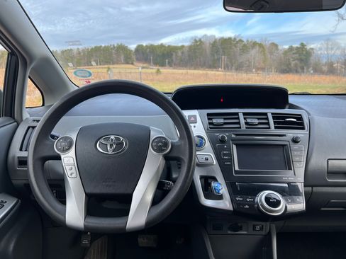 Used 2014 Toyota Prius V Three image 11