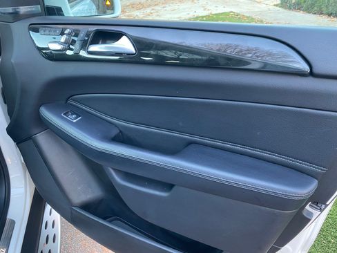 Used 2019 Mercedes-Benz GLS 450 4MATIC image 31