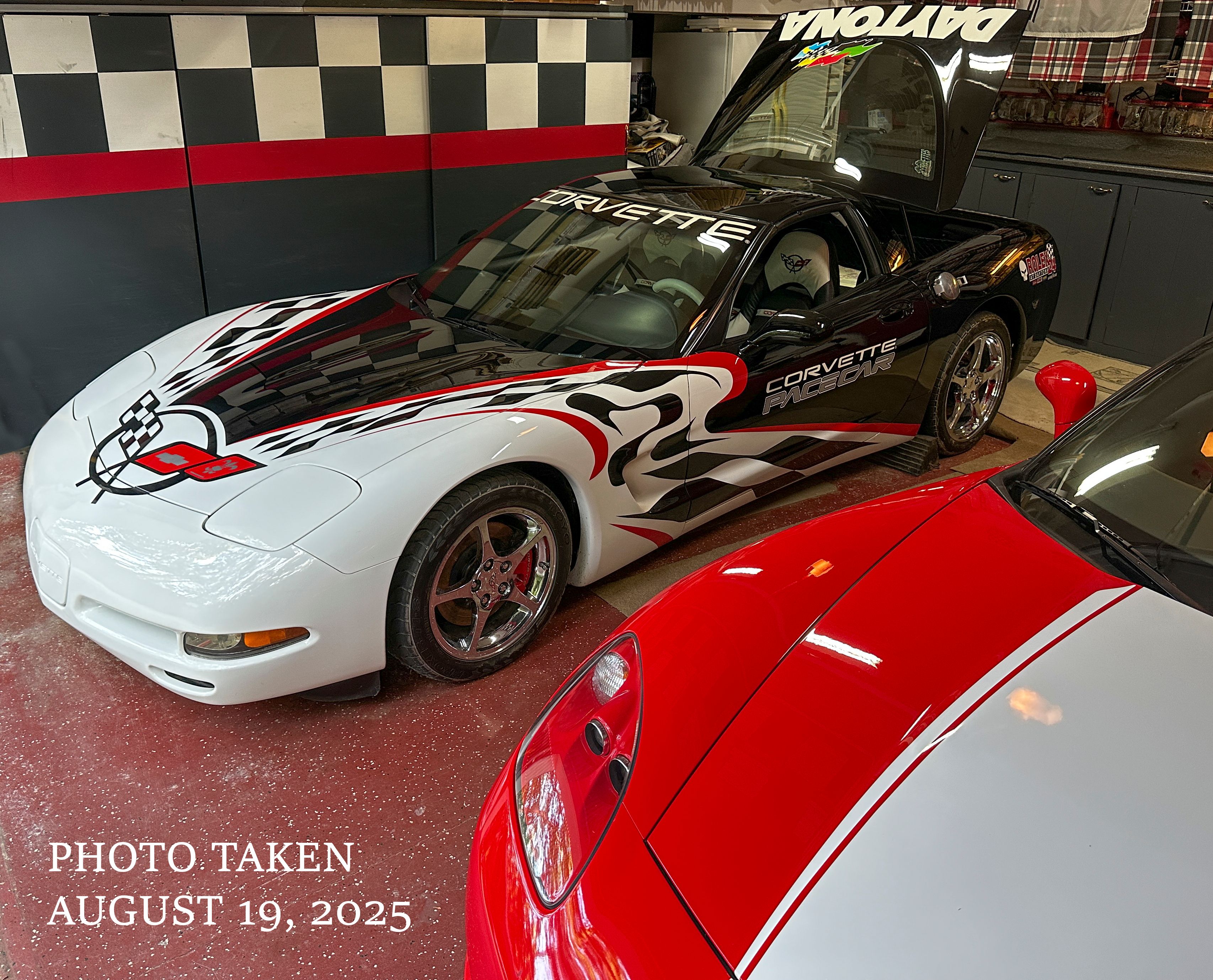 Used 1998 Chevrolet Corvette Coupe w/ Roof Pkg RWD image 4