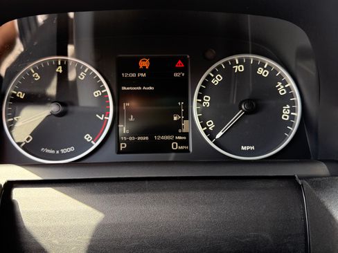 Used 2015 Land Rover LR4 HSE image 10