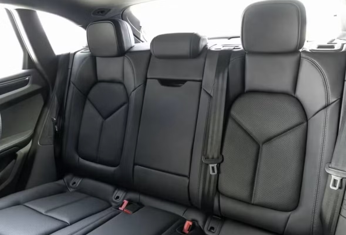 Used 2022 Porsche Macan AWD/4WD image 6