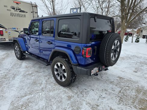 Used 2019 Jeep Wrangler Unlimited Sahara image 29