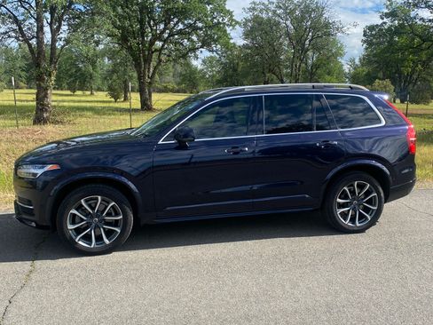 Used 2019 Volvo XC90 T5 Momentum w/ Advanced Package image 2