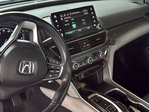 Used 2019 Honda Accord Touring image 9